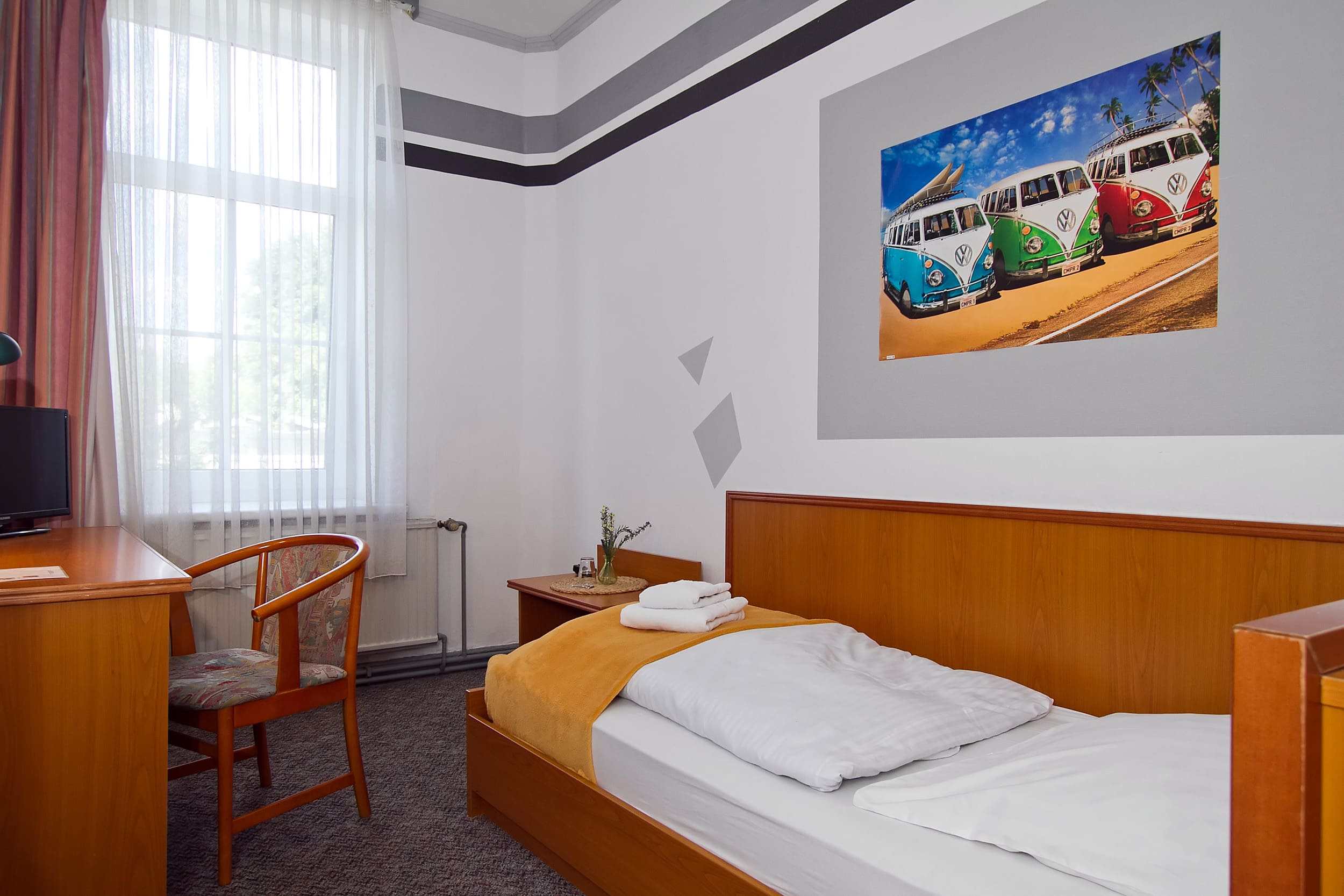 Unsere gemuetlichen Einzelzimmer / Our cozy single rooms